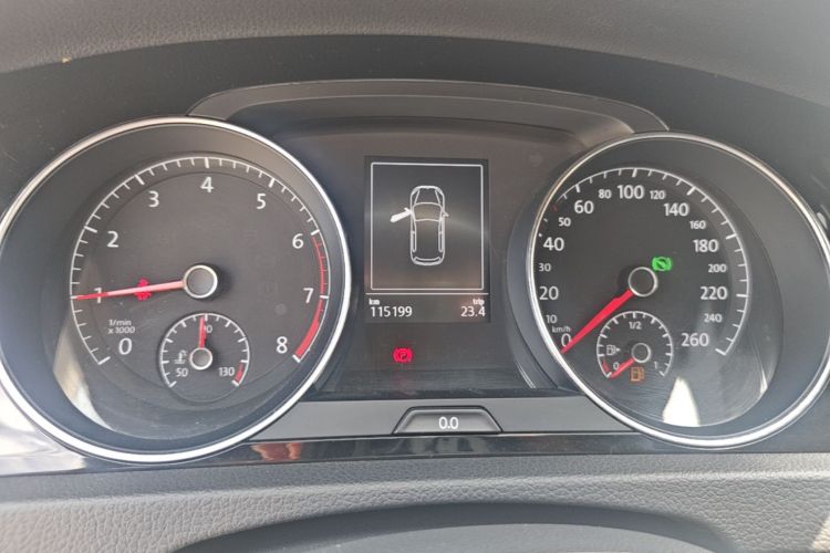 Volkswagen Golf 2017 car image #16