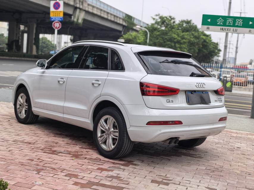Audi Q3 2015 car image #5