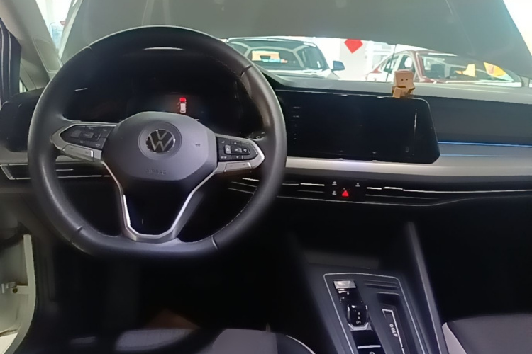 Volkswagen Golf 2021 car image #10