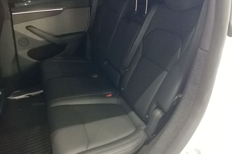 Tesla Model Y 2026 #17 Tesla Model Y 2026 immagine di auto #17