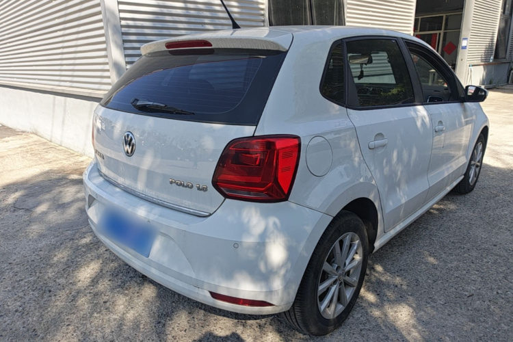 Volkswagen Polo 2015 car image #7