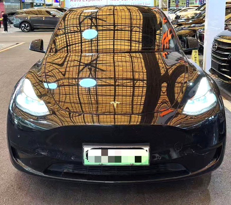 Tesla Model Y 2023 car image #2