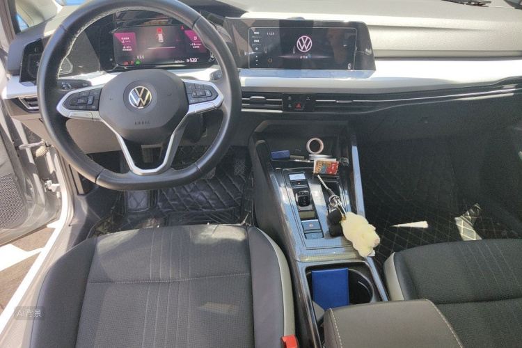 Volkswagen Golf 2022 car image #11