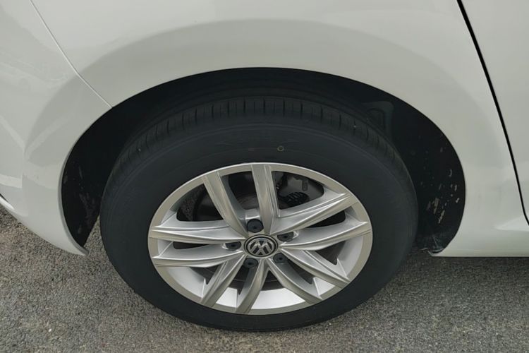 Volkswagen Golf 2019 car image #10