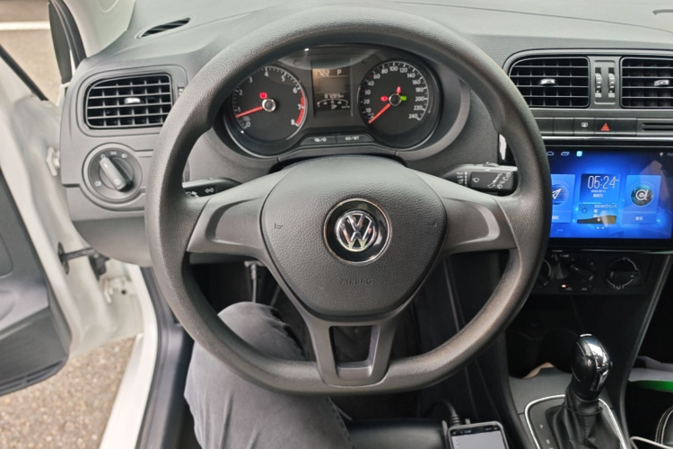 Volkswagen Polo 2018 car image #11