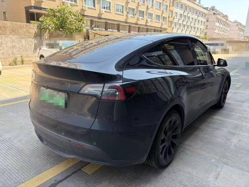 Tesla Model Y 2021 car image #3