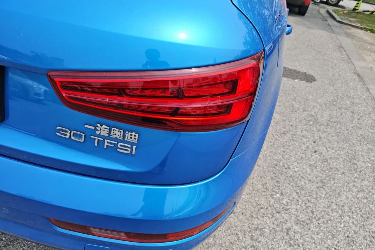 Audi Q3 2018 car image #8