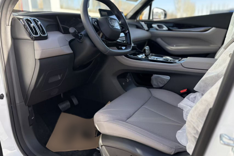 GEELY Boyue L 2026 صورة سيارة #10