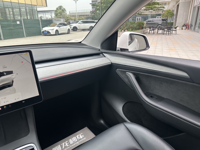 Tesla Model Y 2024 car image #9