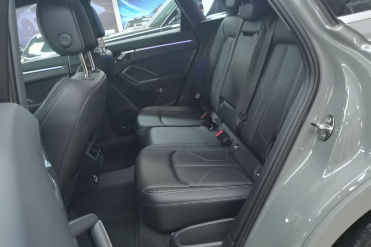 Audi Q3 2025 car image #17