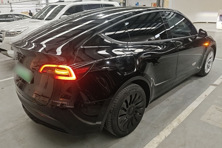 Tesla Model Y 2023 car image #7