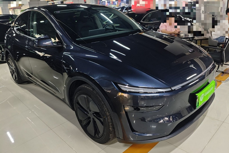 Tesla Model Y 2025 #4 Tesla Model Y 2025 car image #4