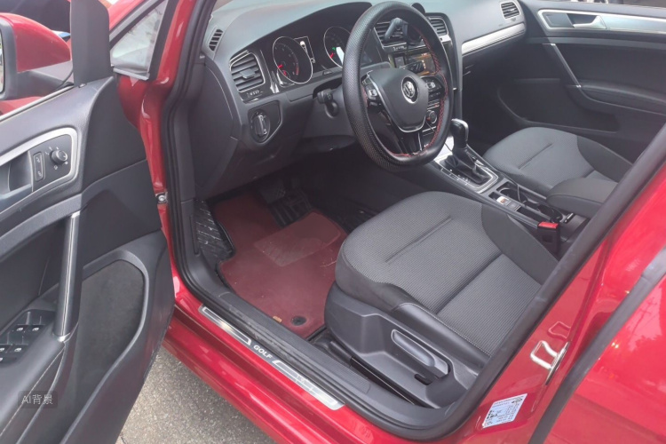 Volkswagen Golf 2019 car image #18