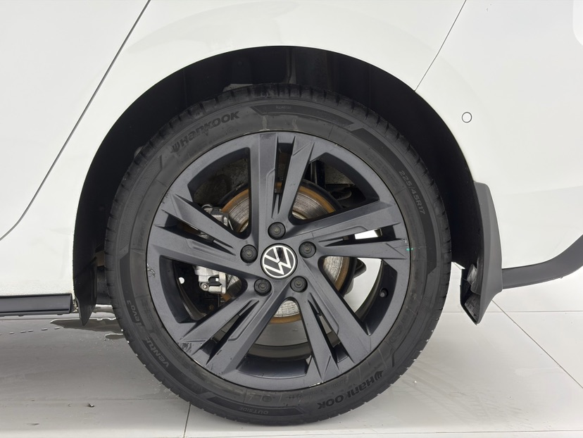 Volkswagen Golf 2023 car image #8