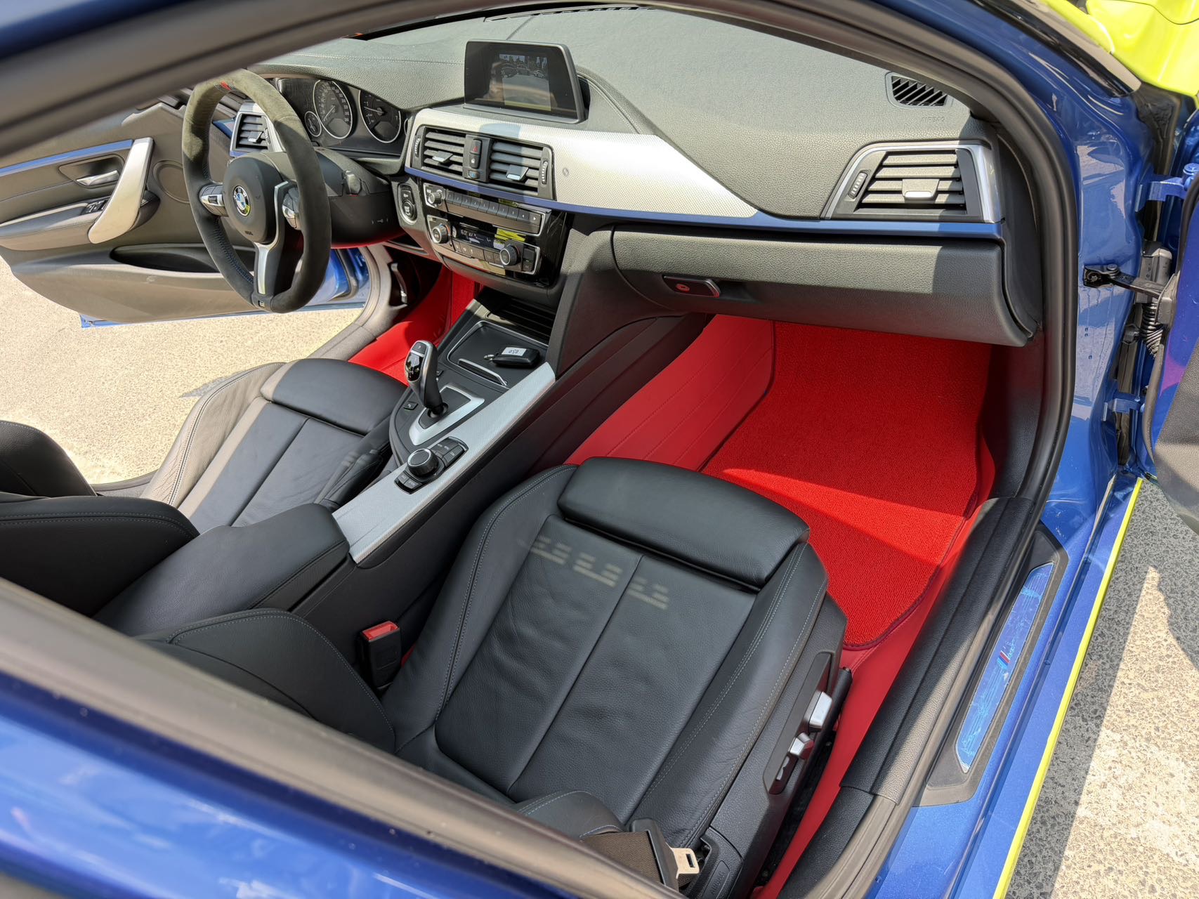 BMW 3 Series 2019 car image #13