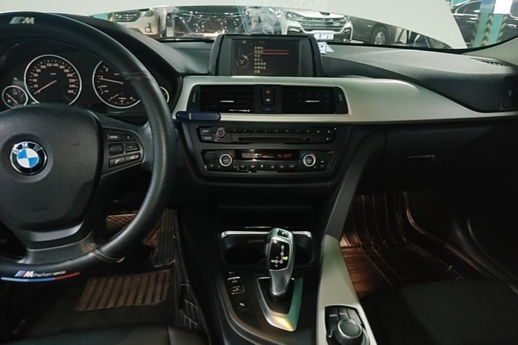 BMW 3 Series 2015 car image #13
