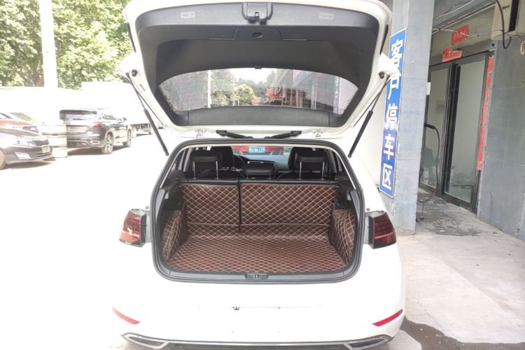 Volkswagen Golf 2018 car image #19