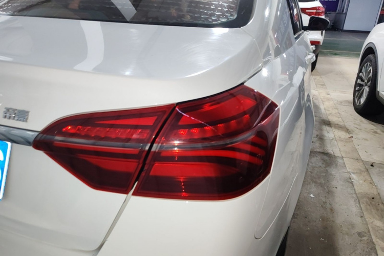 GEELY Emgrand 2018 car image #8