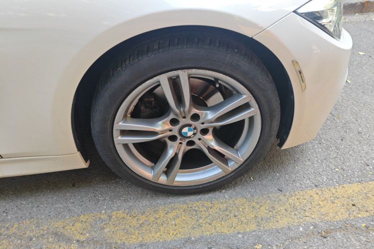 BMW 3 Series 2018 car image #9