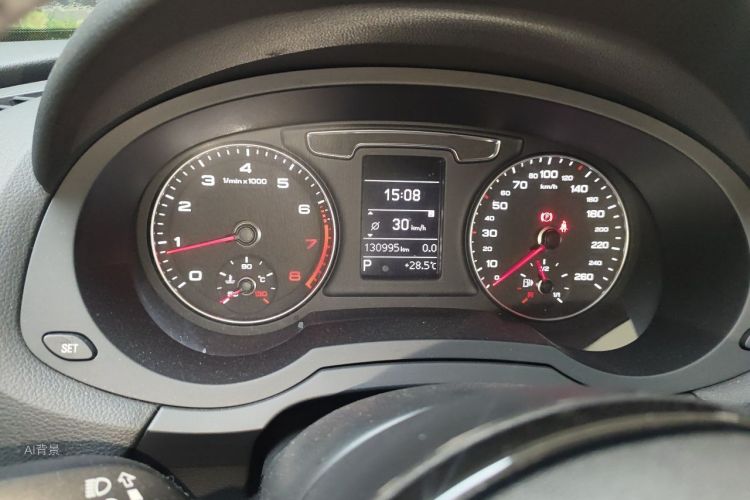 Audi Q3 2017 car image #13
