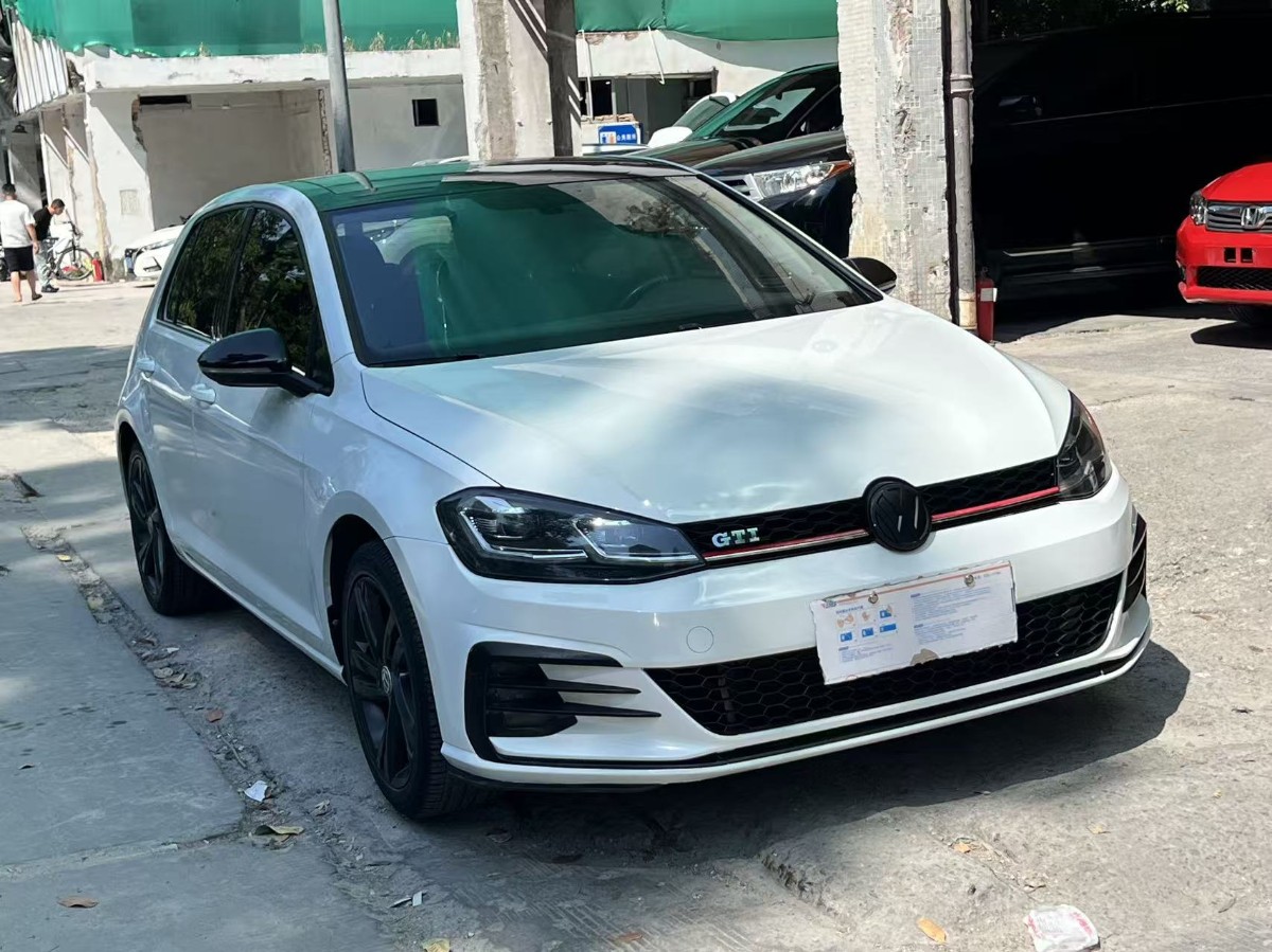 Volkswagen Golf 2019 immagine di auto #3