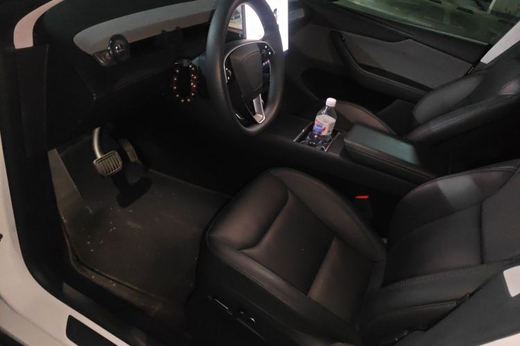 Tesla Model Y 2025 #13 Tesla Model Y 2025 car image #13