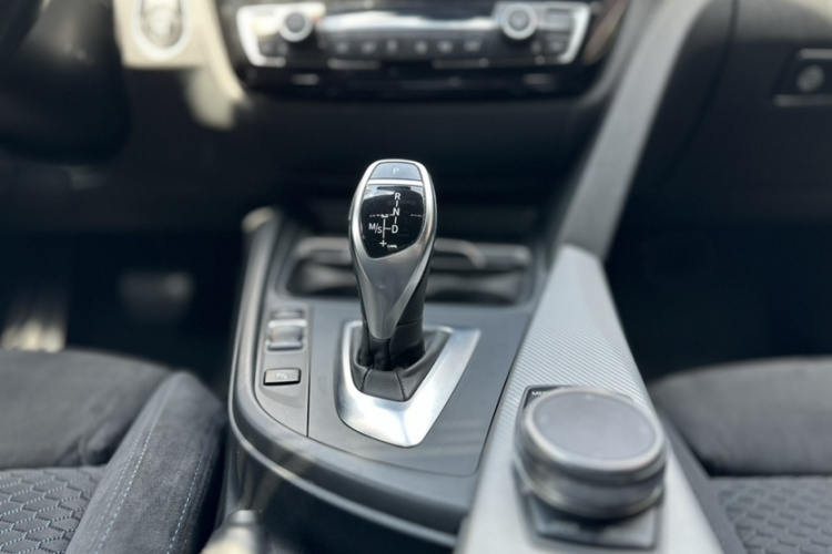 BMW 3 Series 2018 #20 BMW 3 Series 2018 car image #20