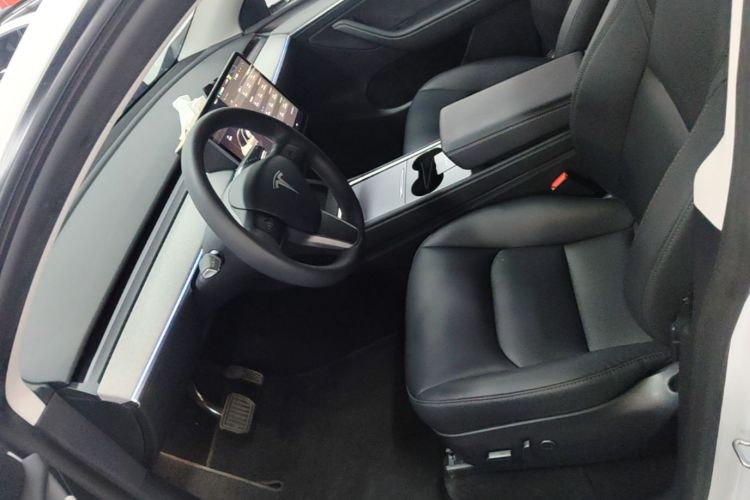 Tesla Model Y 2024 #15 Tesla Model Y 2024 car image #15