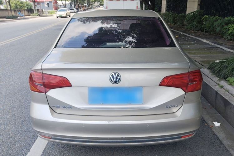 Volkswagen Bora 2017 car image #6