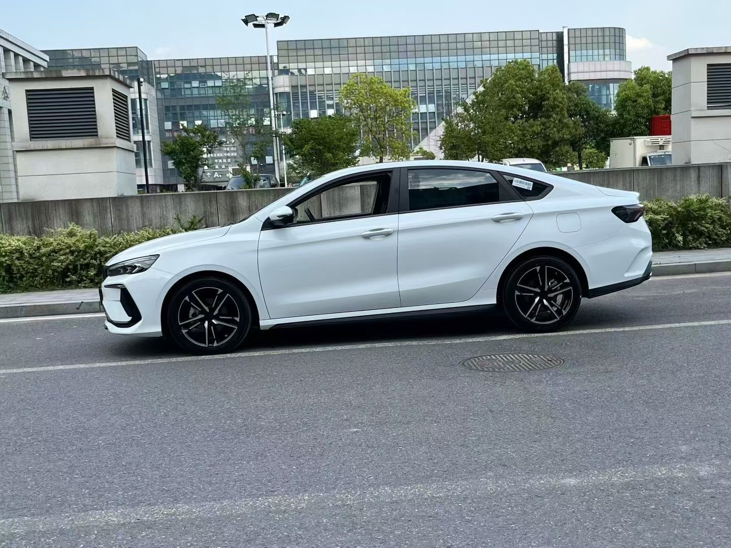GEELY Binray 2025 car image #3
