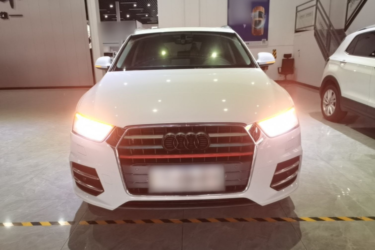 Audi Q3 2018 car image #3