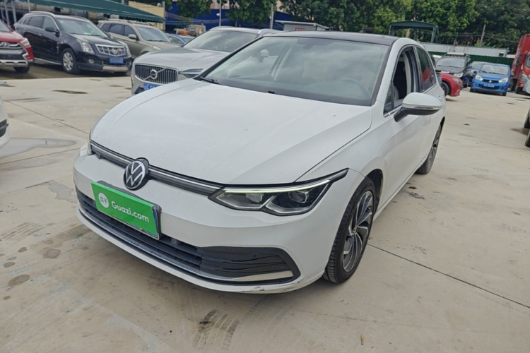 Volkswagen Golf 2021 car image #2