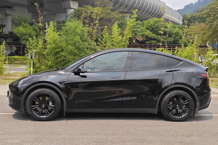 Tesla Model Y 2023 car image #7