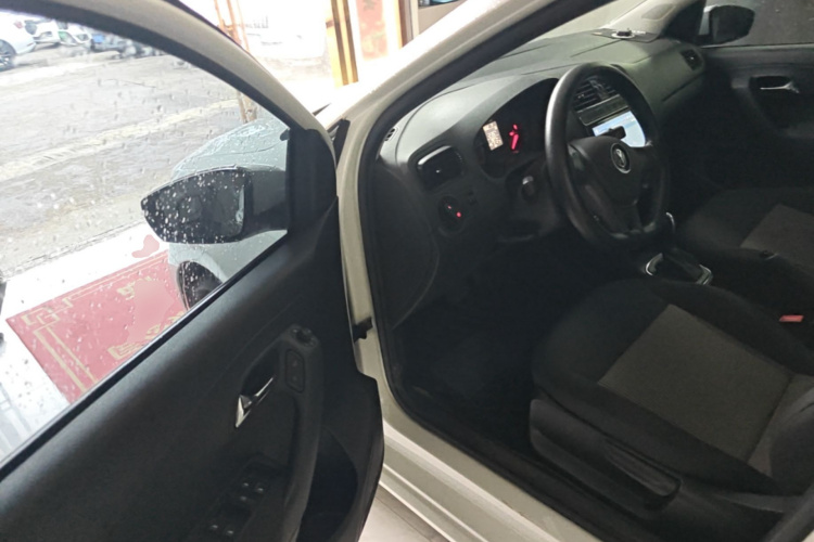 Volkswagen Polo 2019 car image #16