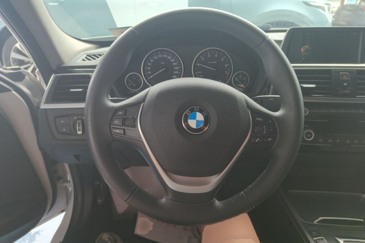 BMW 3 Series 2017 car image #11