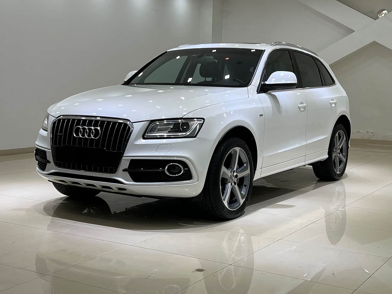 Audi Q5 (Imported) 2014 car image 