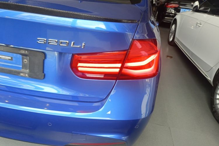 BMW 3 Series 2018 #8 BMW 3 Series 2018 car image #8