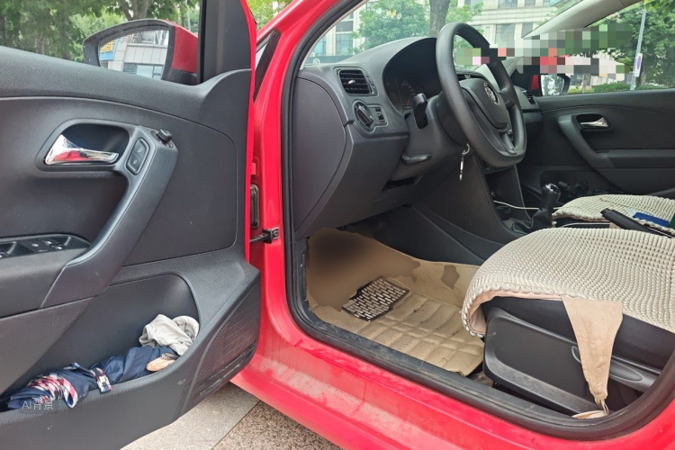 Volkswagen Polo 2014 car image #18