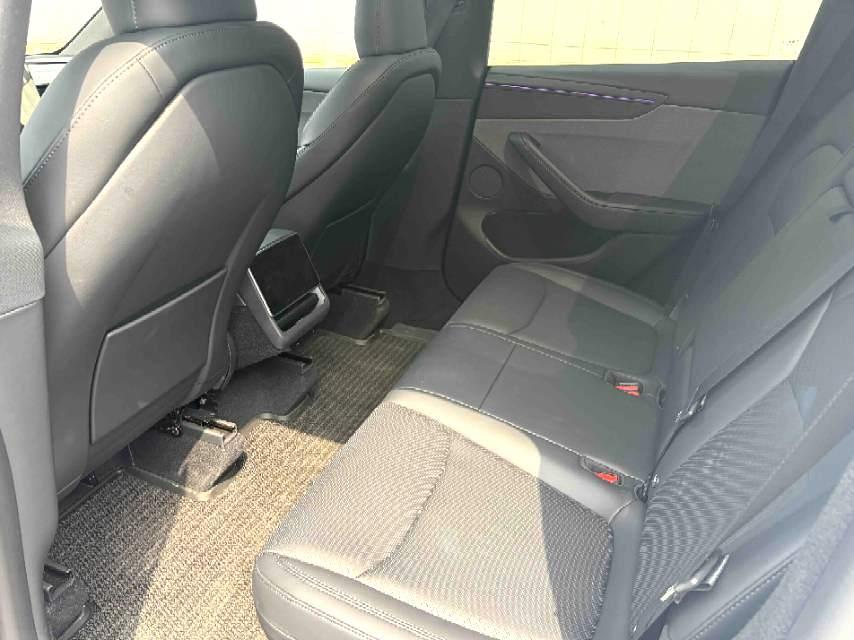 Tesla Model Y 2026 #9 Tesla Model Y 2026 car image #9