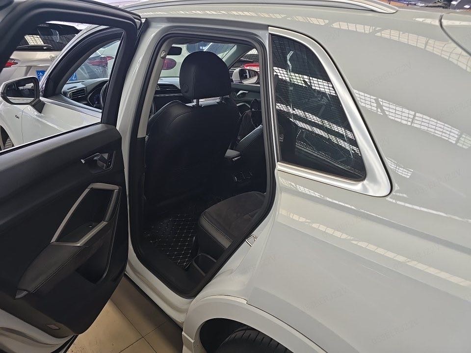 Audi Q3 2020 car image #7
