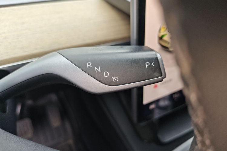 Tesla Model Y 2022 car image #14