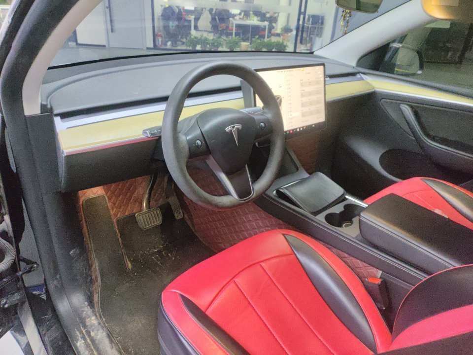 Tesla Model Y 2023 car image #4
