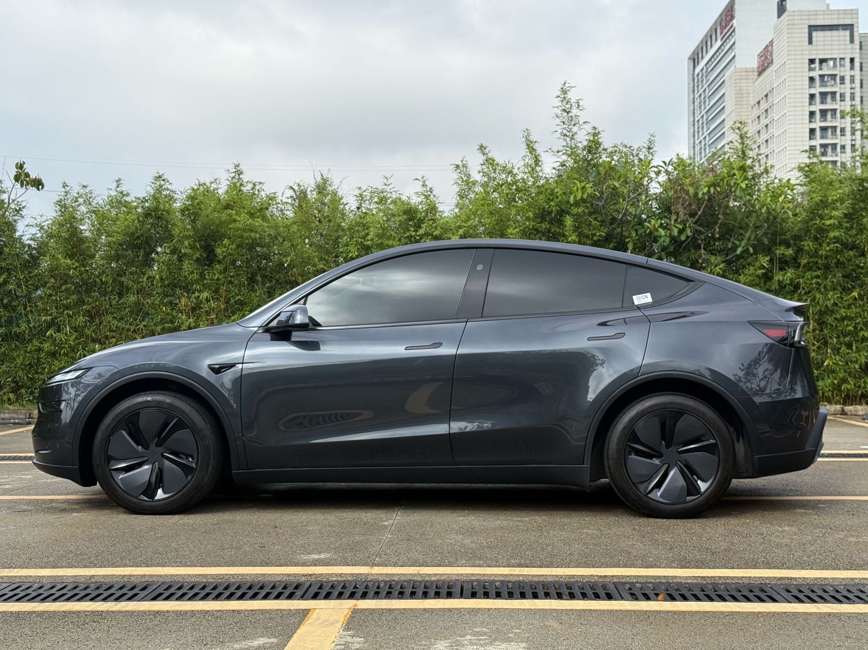 Tesla Model Y 2025 #12 Tesla Model Y 2025 car image #12