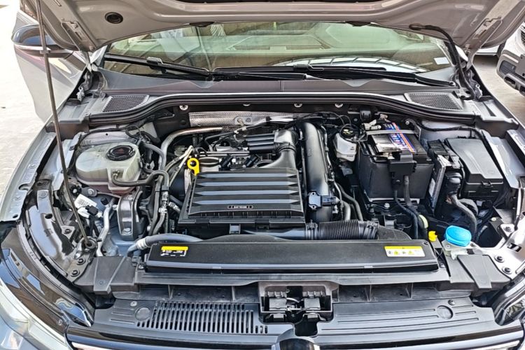 Volkswagen Golf 2023 car image #20