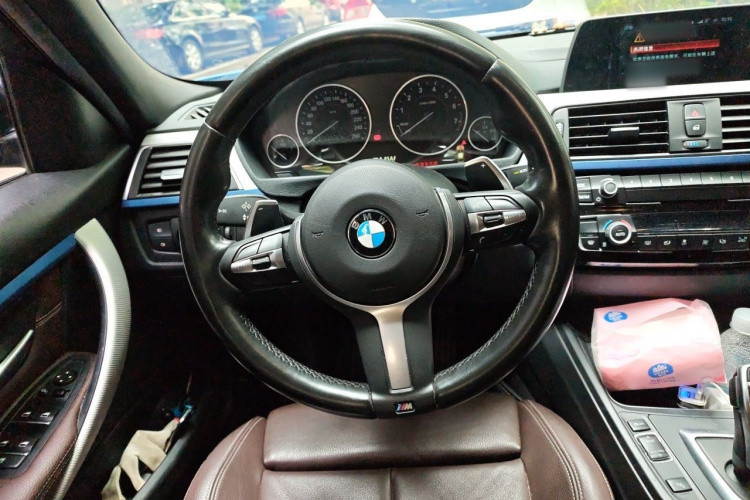 BMW 3 Series 2018 car image #11