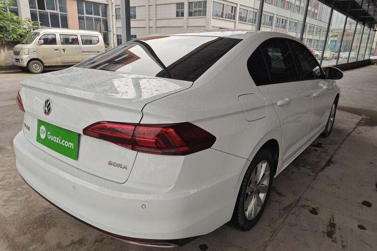 Volkswagen Bora 2018 car image #7