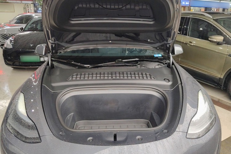 Tesla Model Y 2022 car image #20