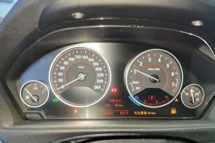 BMW 3 Series 2018 imagen de coche #12