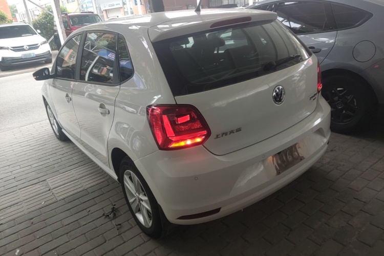 Volkswagen Polo 2016 car image #7