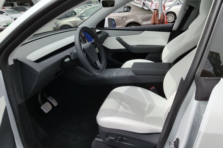 Tesla Model Y 2025 #19 Tesla Model Y 2025 car image #19